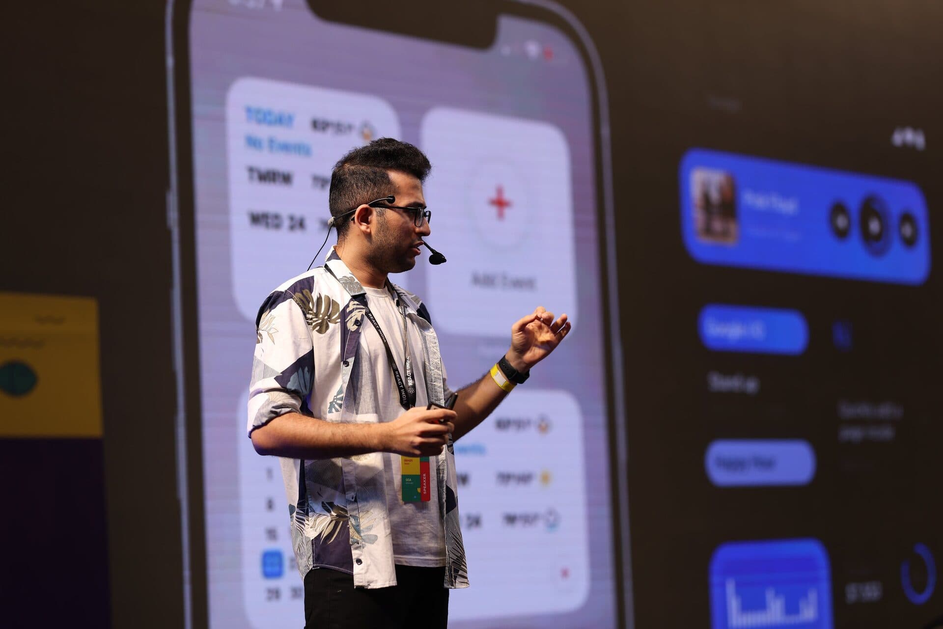 Shayan Menahi presenting to the audience at React India 2023
